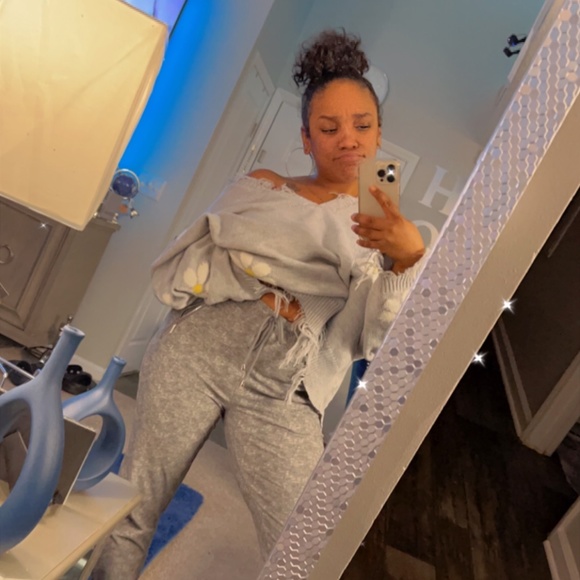 Meet your Posher, Nicole - Picture 2 of 2